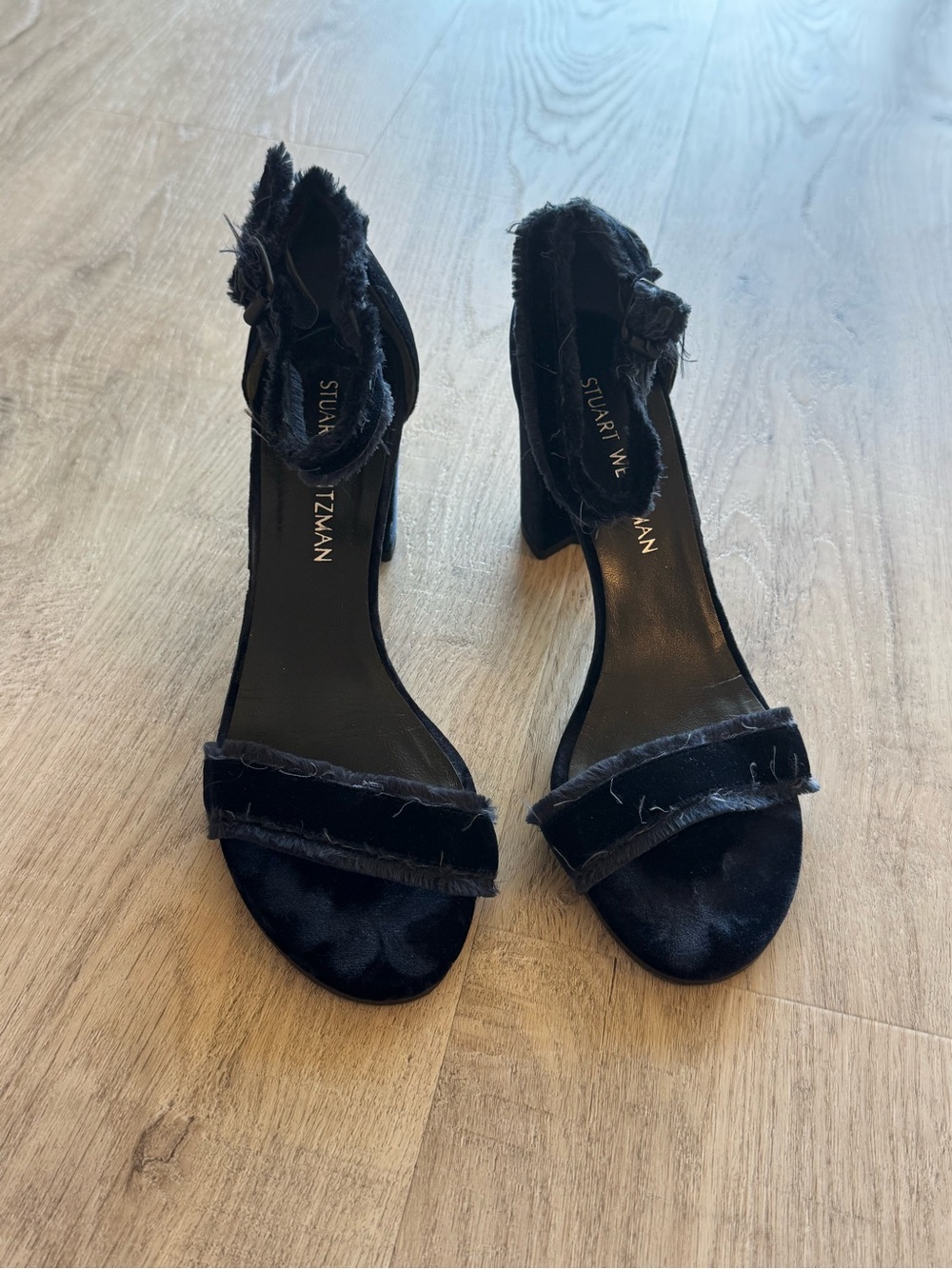 Stuart Weizmann Navy Frayed Velvet Block Heel Sandal Size 8 EUC - Picture 2 of 9